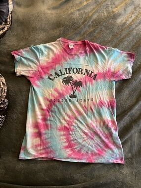 Delta Tie-Dye 'California Golden State' Tee in Pink and Light Blue
